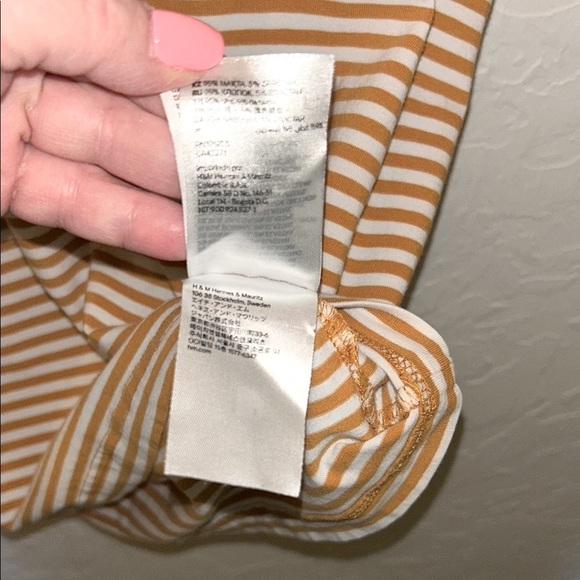 H&M Women’s Light Brown or Dark Mustard & Tan T-Shirt. Slim fit. Small. So soft - Picture 6 of 11